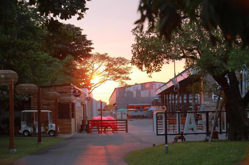 The Buffalo Amphawa Samut Songkhram Buitenkant foto